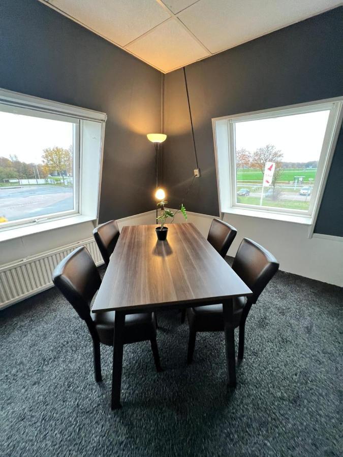 Hotel De Raket Rogat Eksteriør billede